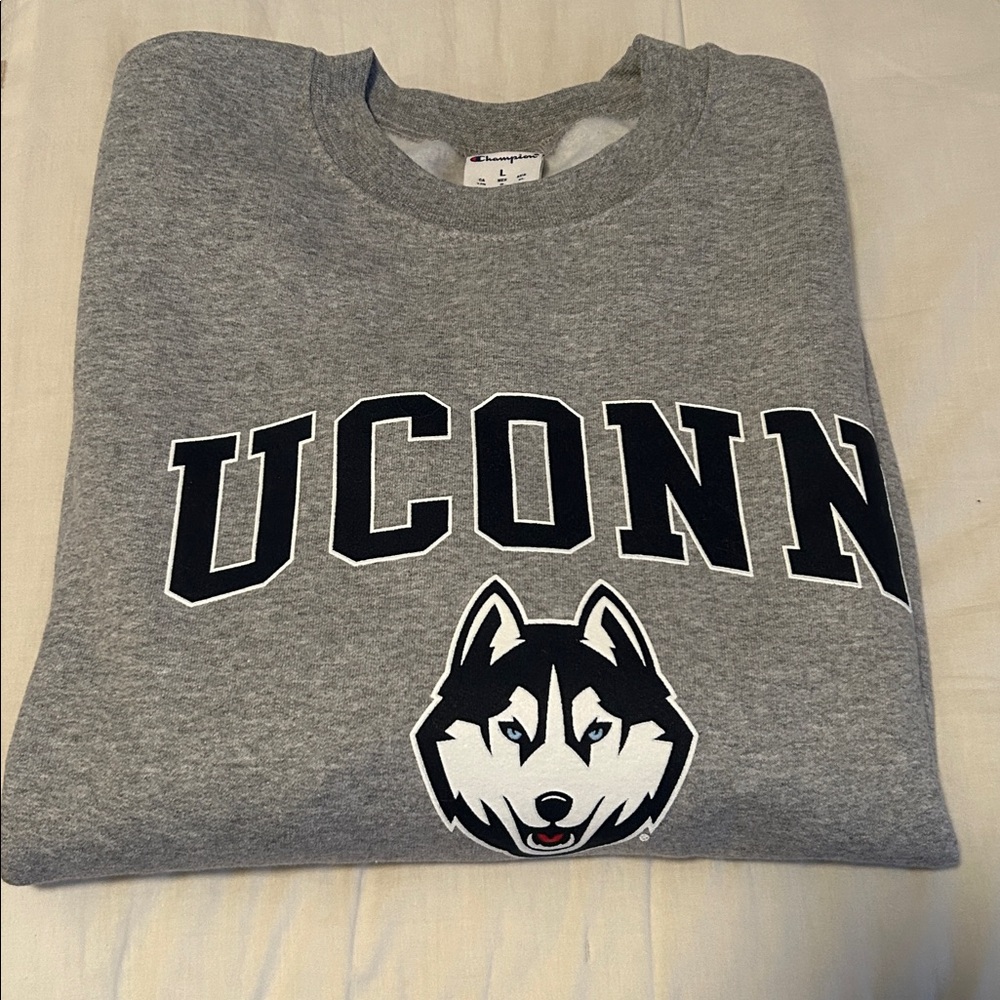 UCONN Champion Sweatshirt Size L. Never worn